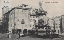Trento fontana del usato  Italia