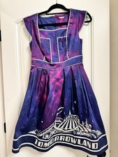 Vestido feminino Disney Parks Dress Shop Tomorrowland Space Mountain galáxia pequeno comprar usado  Enviando para Brazil