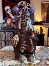 RARO 1996 Tales From The CRYPT Keeper Estatueta Cadeira Elétrica Animada, FUNCIONA comprar usado RARO 1996 Tales From The CRYPT Keeper Estatueta Cadeira Elétrica Animada, FUNCIONA comprar usado  Enviando para Brazil