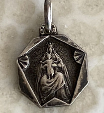 Petite médaille religieuse d'occasion Petite médaille religieuse d'occasion  Nantes-