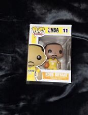 CAIXA AMASSADA Funko Pop! Camiseta NBA 11 Kobe Bryant 24 Amarela 2013 Rara Abobadada OG comprar usado  Enviando para Brazil