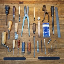 Usado, Ferramentas de artesanato de couro antigas sapateiro martelo perfura facas skiving vintage LOTE EUA comprar usado Usado, Ferramentas de artesanato de couro antigas sapateiro martelo perfura facas skiving vintage LOTE EUA comprar usado  Enviando para Brazil