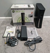 Konsola Xbox 360 Elite czarna 60GB z kablami OEM i pudełkiem przetestowana bez kontrolera na sprzedaż Konsola Xbox 360 Elite czarna 60GB z kablami OEM i pudełkiem przetestowana bez kontrolera na sprzedaż  Wysyłka do Poland