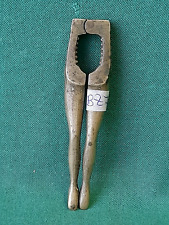 Antico vecchio schiaccianoci usato  Italia