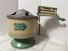 VINTAGE SUNNY SUZY CHILDS PRENSADO AÇO ESTANHO BRINQUEDO MÁQUINA DE LAVAR ROUPA COM TORCEDOR DE PANO comprar usado  Enviando para Brazil