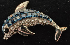 PIN BROCHE VINTAGE DE DIAMANTES DE IMITACIÓN CRISTAL TRANSPARENTE Y AZUL DELFÍN 5 cm segunda mano  Embacar hacia Mexico