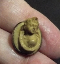 Botão antigo esculpido em lava camafeu - Busto 3D de mulher (4892) comprar usado Botão antigo esculpido em lava camafeu - Busto 3D de mulher (4892) comprar usado  Enviando para Brazil