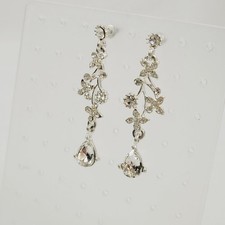 Brincos de strass transparente tom de prata pendurados gota perfurada festa de casamento flor, usado comprar usado Brincos de strass transparente tom de prata pendurados gota perfurada festa de casamento flor, usado comprar usado  Enviando para Brazil