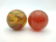 Superbola de borracha vintage década de 1970 multicolorida transparente redemoinho saltitante brinquedo X2, usado comprar usado  Enviando para Brazil