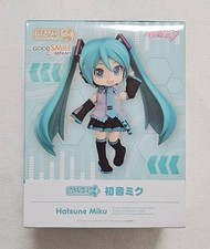 Poupée hatsune miku d'occasion  Expédié en France