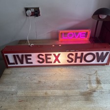 Live sex show d'occasion  Expédié en Belgium