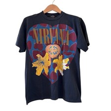 Camisa ponto único vintage Nirvana em forma de coração caixa toda estampa grande REIMPRESSÃO comprar usado Camisa ponto único vintage Nirvana em forma de coração caixa toda estampa grande REIMPRESSÃO comprar usado  Enviando para Brazil