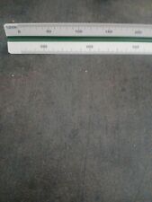 Règle triangulaire staedtler d'occasion  Senozan