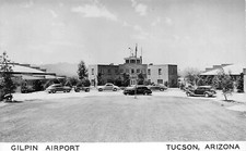 ARIZONA RPPC CARTÃO POSTAL FOTO REAL: CARROS NO ESTACIONAMENTO AEROPORTO GILPIN, TUCSON, AZ, usado comprar usado  Enviando para Brazil