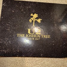 U2 The Joshua Tree Tour 2017 colecionável edição limitada Livro VIP com Harmônica. ESTADO PERFEITO comprar usado U2 The Joshua Tree Tour 2017 colecionável edição limitada Livro VIP com Harmônica. ESTADO PERFEITO comprar usado  Enviando para Brazil