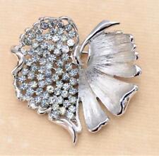 Broche De Hoja Con Brillantes Transparentes KRAMER Firmado En Color Plateado comprar usado Broche De Hoja Con Brillantes Transparentes KRAMER Firmado En Color Plateado comprar usado  Enviando para Brazil
