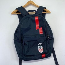 Mochila Nike EUA azul marinho bolsa de futebol esporte viagem academia escola comprar usado Mochila Nike EUA azul marinho bolsa de futebol esporte viagem academia escola comprar usado  Enviando para Brazil