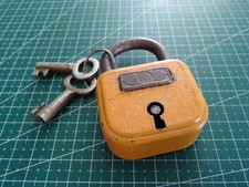 Vecchio lucchetto ferro usato Vecchio lucchetto ferro usato  Legnano