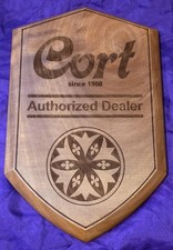 NOVO E NÃO USADO!  PLACA DE REVENDEDOR AUTORIZADO DE MADEIRA PARA GUITARRAS CORT! BOM!  RARO! LOOK! comprar usado NOVO E NÃO USADO!  PLACA DE REVENDEDOR AUTORIZADO DE MADEIRA PARA GUITARRAS CORT! BOM!  RARO! LOOK! comprar usado  Enviando para Brazil