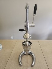 Espremedor de frutas cítricas comercial restaurante prensa manual preto aço inoxidável cromado comprar usado Espremedor de frutas cítricas comercial restaurante prensa manual preto aço inoxidável cromado comprar usado  Enviando para Brazil