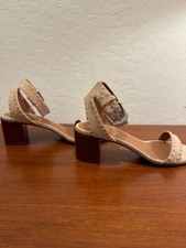 NOVA Sandália Feminina Givenchy Paris Prata Cravejada Tira no Tornozelo Bege Camurça Tamanho 8 comprar usado  Enviando para Brazil