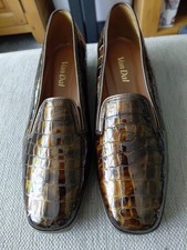 Van dal women for sale  STAMFORD