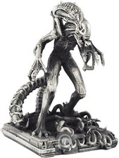 Alien warrior statua usato  Ciampino