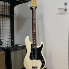 Baixo Fender Japan PB62 Precision branco trabalhado no Japão 1997-2000 baixo elétrico comprar usado  Enviando para Brazil