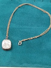 Encontro de propriedade encantador casa de fazenda e tema silo medalhão de preenchimento dourado e corrente 18" comprar usado  Enviando para Brazil