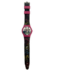 Relógio digital One Direction preto rosa plástico nomes Liam Harry Nial Zayn Louis comprar usado Relógio digital One Direction preto rosa plástico nomes Liam Harry Nial Zayn Louis comprar usado  Enviando para Brazil