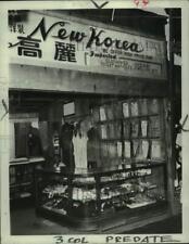 1952 Press Photo Uma das lojas que vendem itens importados em Seul - pix04339 comprar usado  Enviando para Brazil