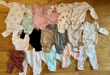 Lote de 18 peças de roupas de bebê da marca Nike & Carter’s 3M - Usado comprar usado  Enviando para Brazil