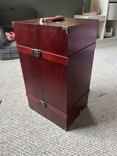 Usado, Antigo Boneca Batten American Girl guarda-roupa de madeira armário porta-malas de viagem comprar usado  Enviando para Brazil
