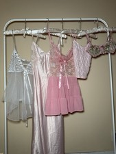 Lote de lingerie Victoria’s Secret e mais tamanho pequeno babydoll vestido longo de renda comprar usado Lote de lingerie Victoria’s Secret e mais tamanho pequeno babydoll vestido longo de renda comprar usado  Enviando para Brazil