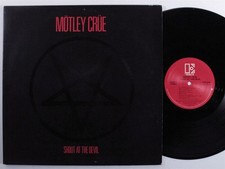 MOTLEY CRUE Shout At The Devil ELEKTRA LP VG+ gatefold with merch insert s comprar usado  Enviando para Brazil