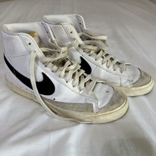 Size 9.5 nike for sale  Versailles