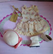 Vêtement poupée type d'occasion  Berteaucourt-les-Dames
