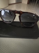 Occhiali sole unisex usato  Villanova Solaro