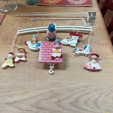 Berço musical vintage mãe ganso berçário móvel madeira, pintado à mão funciona comprar usado  Enviando para Brazil