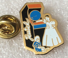 Pin lapel pins d'occasion  Les Lilas
