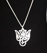 Collana con ciondolo usato  Spedire a Italy