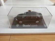 Kaden Skoda Superb w kolorze czarnym w skali 1:43 w pudełku na sprzedaż  Wysyłka do Poland