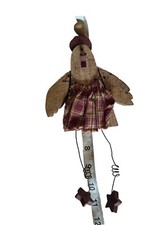 Antigo frango primitivo de madeira e arame com decoração de “vestido” pintado à mão com estrela comprar usado  Enviando para Brazil