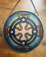 Janela de vidro estilo celta pendurada 5” cruz multicolorida apanhador de sol comprar usado Janela de vidro estilo celta pendurada 5” cruz multicolorida apanhador de sol comprar usado  Enviando para Brazil