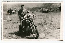 Foto vintage homem motocicleta rali bicicleta pessoas natureza criança comprar usado  Enviando para Brazil
