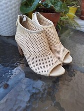 Scarpe color crema usato  Aversa