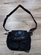 Bolsa tiracolo Planet Day feminina pequena preta e azul comprar usado Bolsa tiracolo Planet Day feminina pequena preta e azul comprar usado  Enviando para Brazil