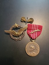 Ensemble insignes médaille d'occasion  Paris IX