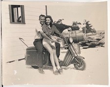Attractive couple leggy d'occasion  Expédié en Belgium