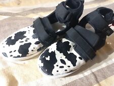 Usado, Sandálias Suicoke masculinas EUA 12 padrão de vaca bovina personalizado preto e branco muito bom comprar usado  Enviando para Brazil